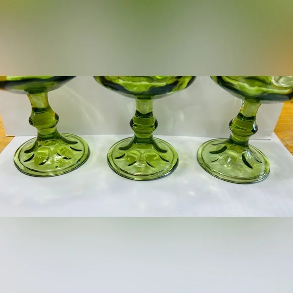 Vintage goblets, set of 3, mint condition. Avocado green. Thumbprint pattern. - Picture 5 of 6